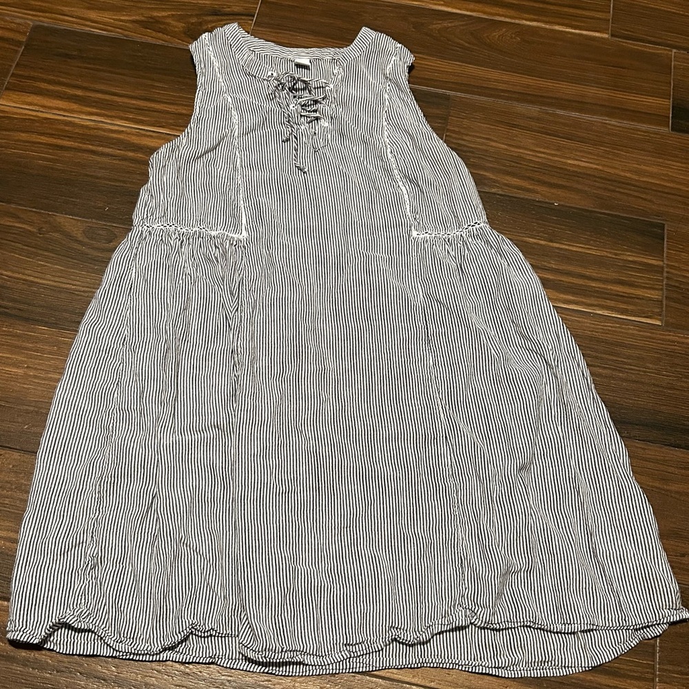 Old Navy Dress White with Blue Stripes White Crochet Detail Large Sleeveless‎